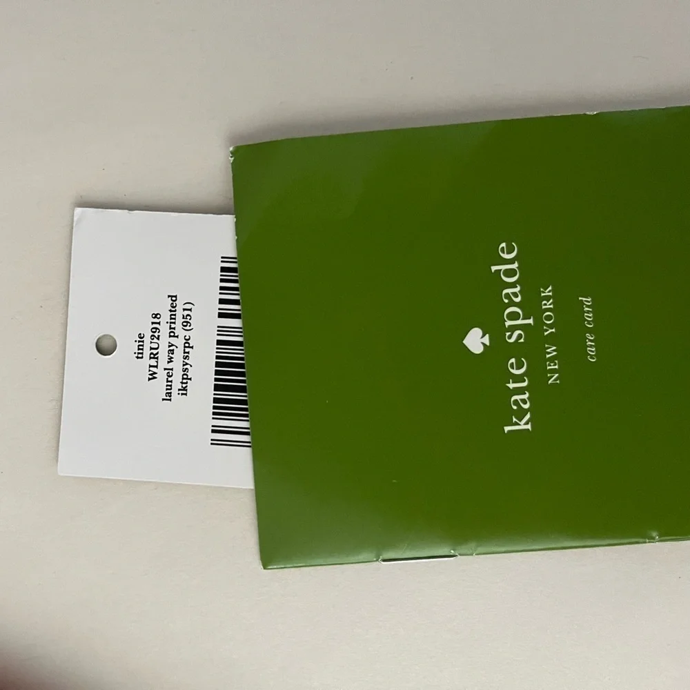 Kate Spade ♠️ New With Tags Laurel Way front pocket wristlet